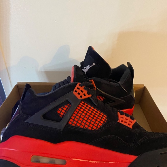 Athletic_Shoes
